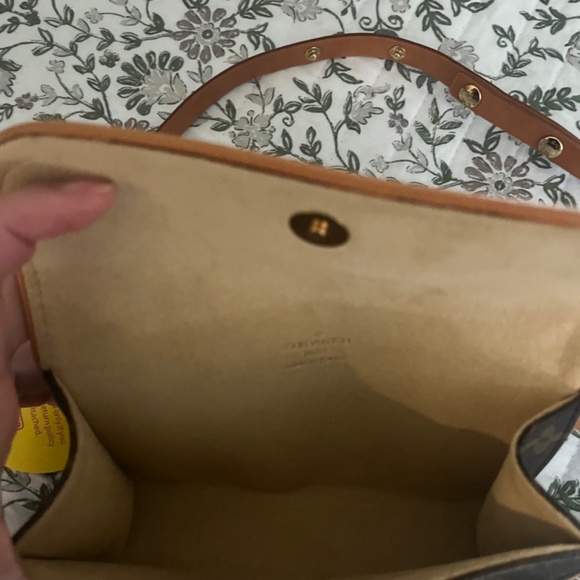 Louis Vuitton - Picture 6 of 6